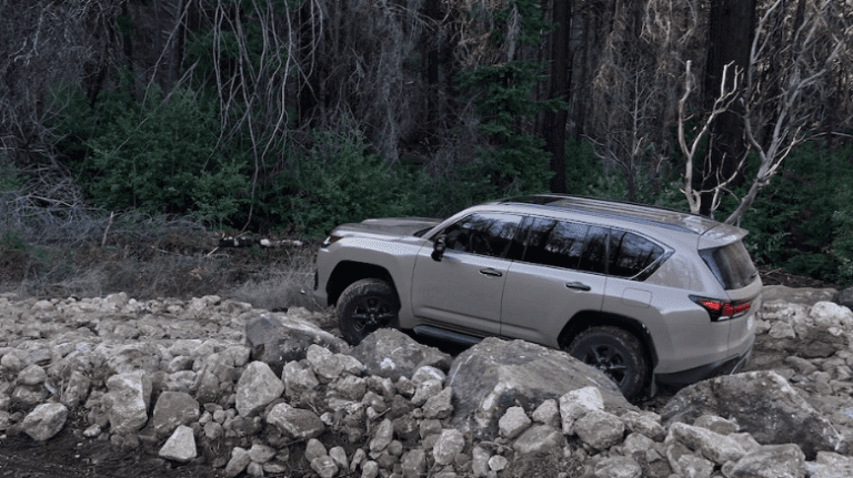 2025 Lexus LX 700h/techfullnews